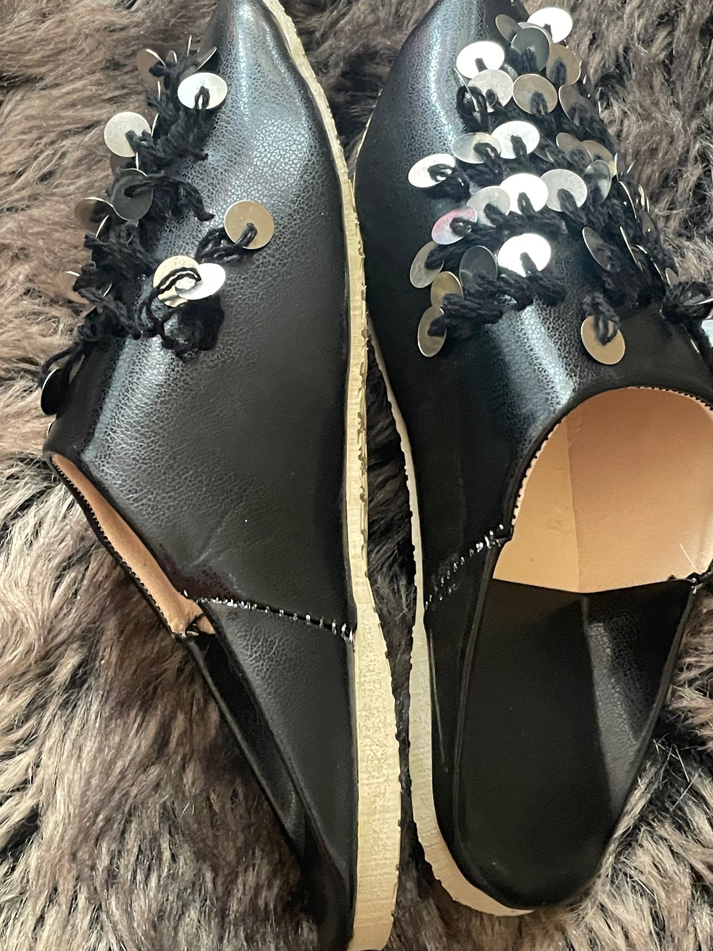 Babouches noires à sequins